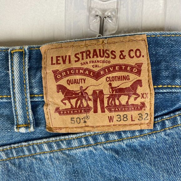 Levi's 501 Original Fit Jeans Men’s 38x32 Blue Straight Leg Button Fly Denim - Picture 2 of 10